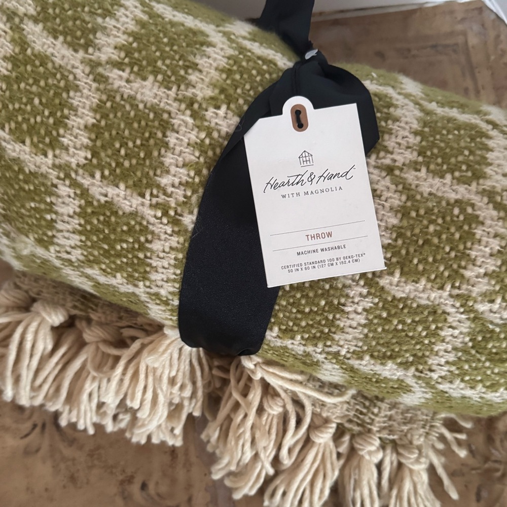 Hearth & Hand Olive and Beige Patterned Throw